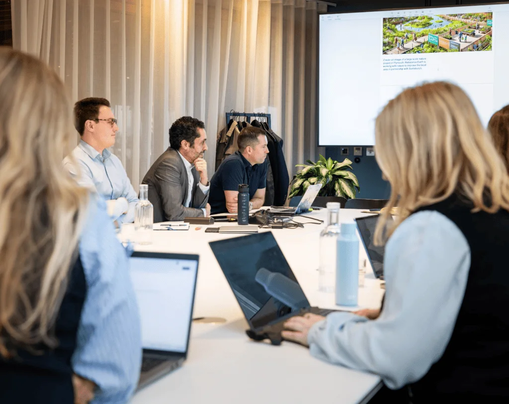 build-img-team-working